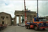 Berlin-Mitte-Brandenburger-Tor-19910716-26.jpg