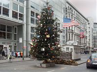 Berlin-Mitte-Checkpoint-Charly-20050102-13.jpg