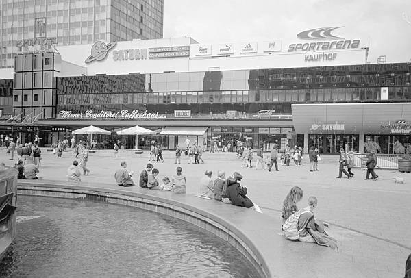 September 1988. DDR. Berlin / Ostberlin. Berlin-Mitte.  Saturn Elektronikkaufhaus.