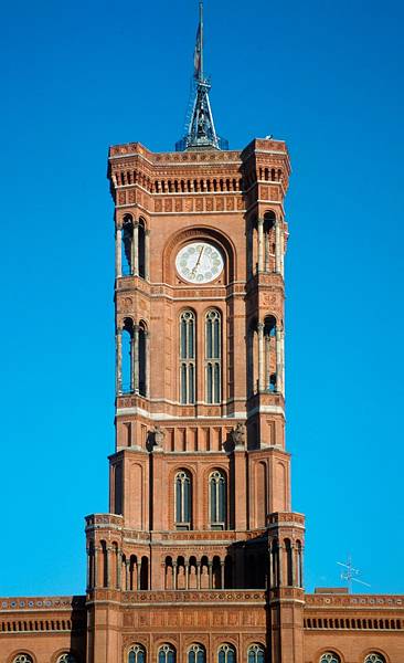 20. Mai 2001. Berlin. Berlin-Mitte.  Rotes Rathaus beim  Alexanderplatz.