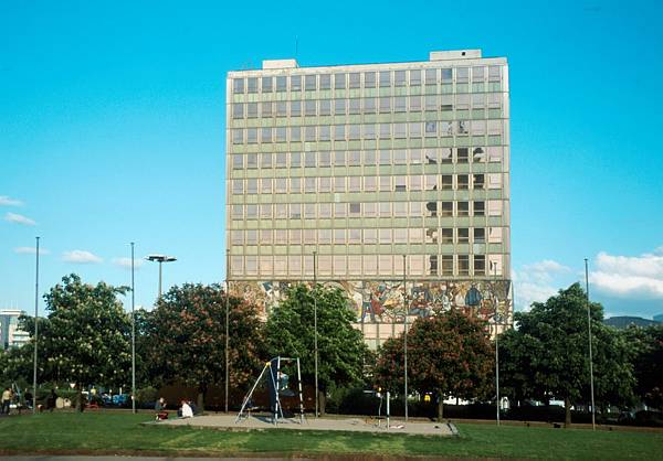 20. Mai 2001. Berlin. Berlin-Mitte. Alexanderplatz. Haus des Lehrers.