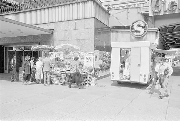 Juli 1990. Berlin. Berlin-Mitte. Alexanderplatz.