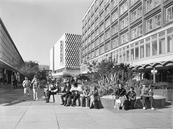 Deutschland. Berlin-Mitte. Alexanderplatz. September 1992. 