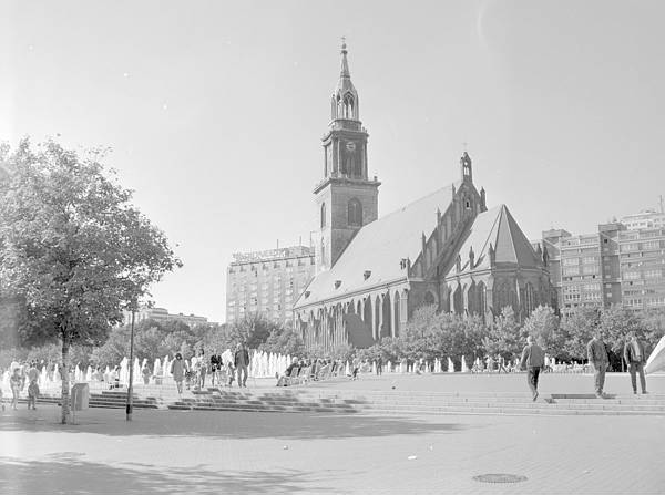 September 1993. Berlin. Berlin-Mitte. Alexanderplatz.