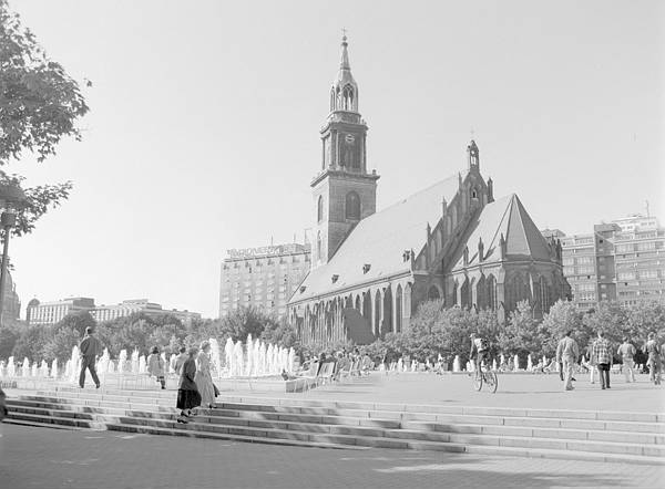 September 1993. Berlin. Berlin-Mitte. Alexanderplatz.