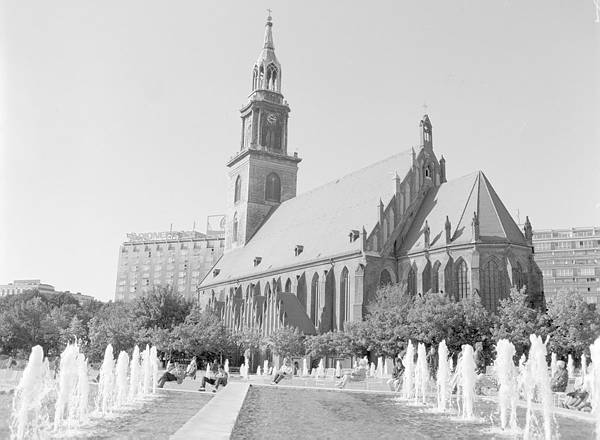 September 1993. Berlin. Berlin-Mitte. Alexanderplatz.