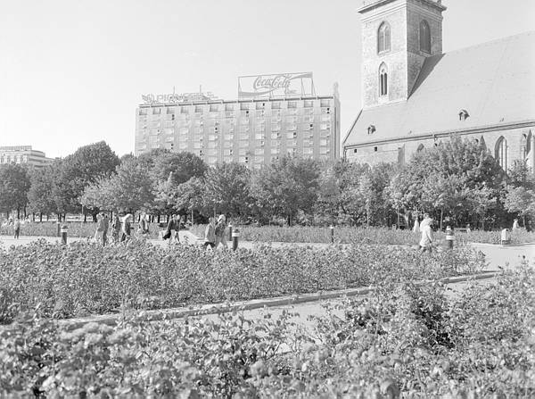 September 1993. Berlin. Berlin-Mitte. Alexanderplatz.