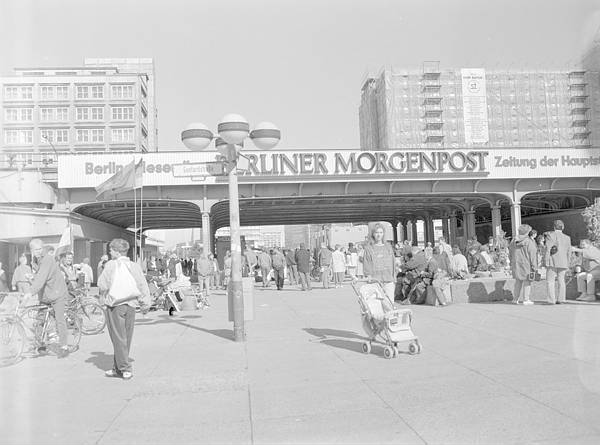 September 1993. Berlin. Berlin-Mitte. Alexanderplatz.