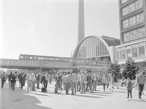 September 1993. Berlin. Berlin-Mitte. Alexanderplatz.