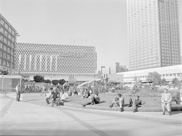 September 1993. Berlin. Berlin-Mitte. Alexanderplatz.