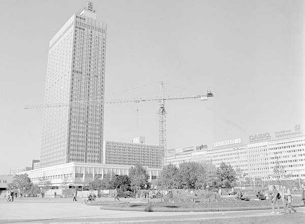 September 1993. Berlin. Berlin-Mitte. Alexanderplatz.