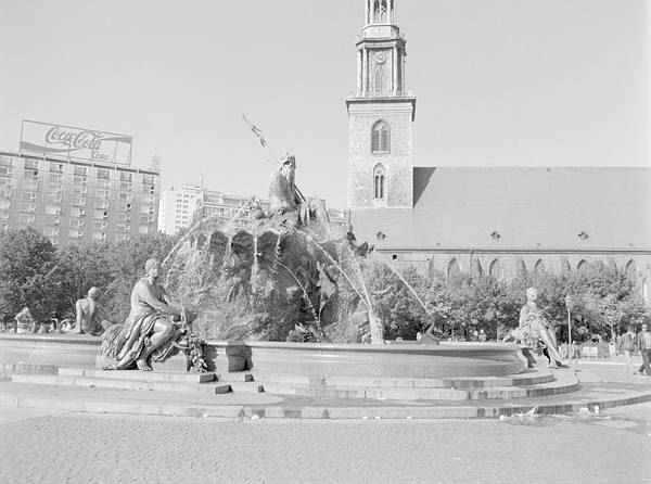 September 1993. Berlin. Berlin-Mitte. Alexanderplatz.