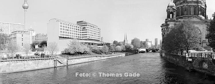 5. 6. 1998. Berlin. Berlin-Mitte. (Panorama aus mehreren Einzelbildern)
