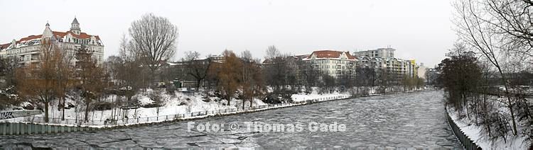 24. 1. 2010. Berlin. Berlin-Mitte. links: Wedding. Nordufer. rechts:  Berlin-Spandauer-Schiffahrtskanal.. Winter. Eis. Schnee