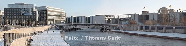 1. 1. 2011. Berlin. Berlin-Mitte. Tiergarten. Regierungsviertel. Bundestag. Fluss Spree. Kapelleufer. Ludwig-Erhard-Ufer. Panorama