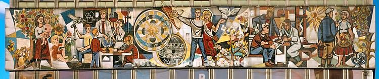 20. Mai 2001. Berlin. Berlin-Mitte.  Relief mit Lehrszenen am Haus des Lehrers beim  Alexanderplatz.