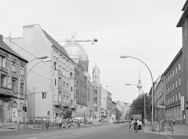 1. 6. 1991. Berlin. Berlin-Mitte. Oranienburger Straße. Scheunenviertel. Spandauer Vorstadt.