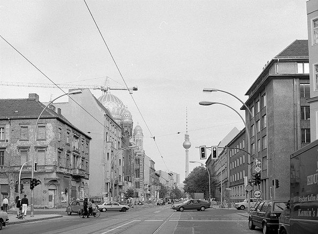 1. 6. 1991. Berlin. Berlin-Mitte. Oranienburger Straße. Scheunenviertel. Spandauer Vorstadt.