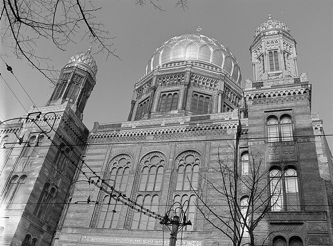 1. 6. 1991. Berlin. Berlin-Mitte. Oranienburger Straße. Synagoge. / Scheunenviertel / Spandauer Vorstadt