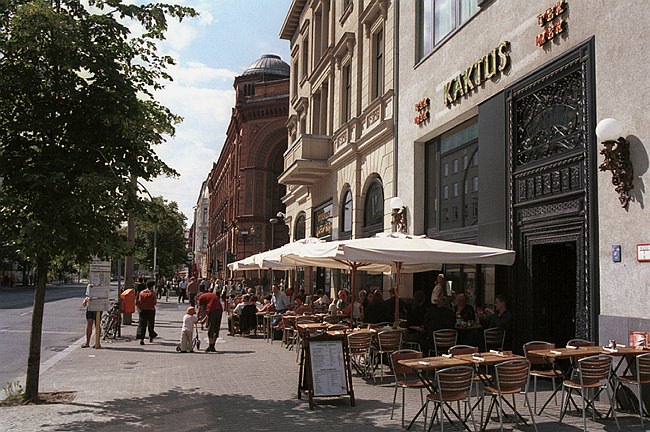 1. Juli 2001. Berlin. Berlin-Mitte. Cafe in der Oranienburger Str.