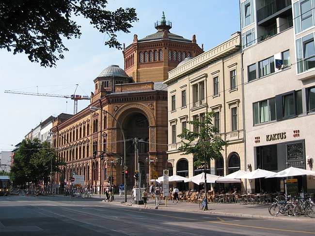 18. August 2002. Berlin. Berlin-Mitte. Scheunenviertel. Oranienburger Str. Postfuhramt