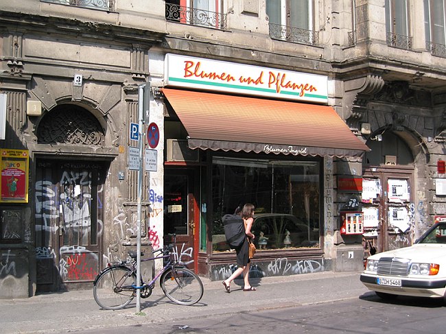 18. August 2002. Berlin. Berlin-Mitte. Scheunenviertel. Oranienburger Str.