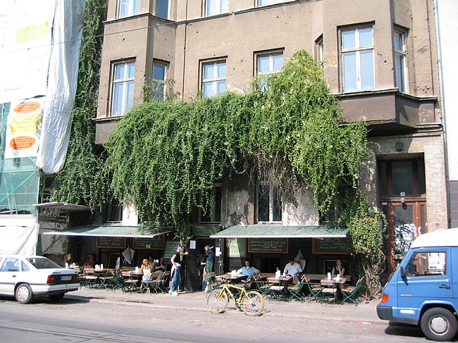 18. August 2002. Berlin. Berlin-Mitte. Scheunenviertel. Oranienburger Str.