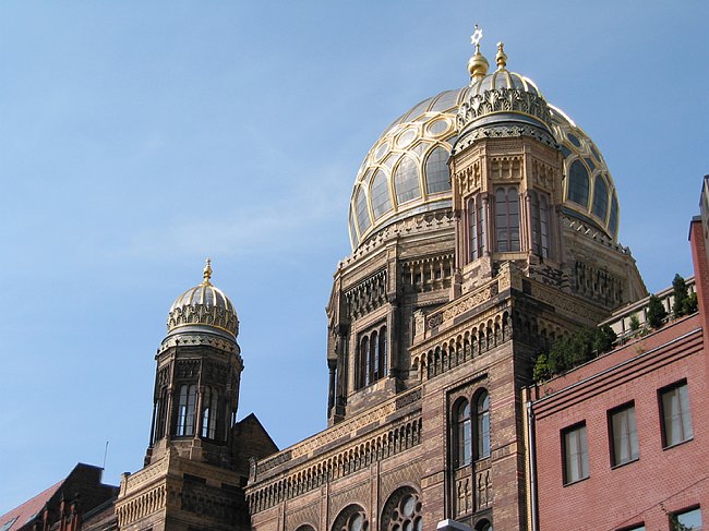 18. August 2002. Berlin. Berlin-Mitte. Scheunenviertel. Oranienburger Str. Synagoge