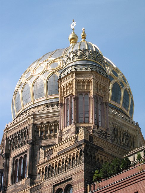 18. August 2002. Berlin. Berlin-Mitte. Scheunenviertel. Oranienburger Str. Synagoge