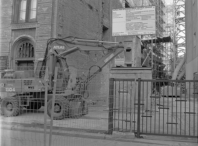 1. 6. 1991. Berlin. Berlin-Mitte. Oranienburger Straße. Synagoge. / Scheunenviertel / Spandauer Vorstadt