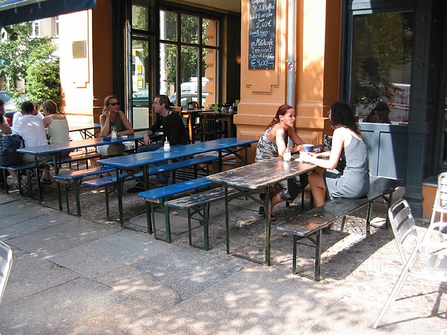 18. August 2002. Berlin. Berlin-Mitte. Scheunenviertel. Oranienburger Str.