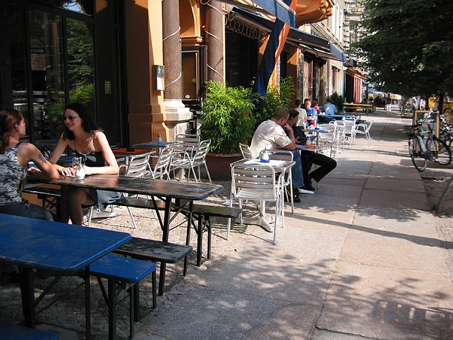 18. August 2002. Berlin. Berlin-Mitte. Scheunenviertel. Oranienburger Str.