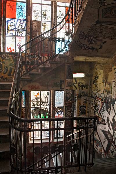 18. Februar 2007. Deutschland. Berlin. Berlin-Mitte.  Scheunenviertel. Tacheles. Kunst-und Kulturzentrum. Ateliers. Treppenhaus