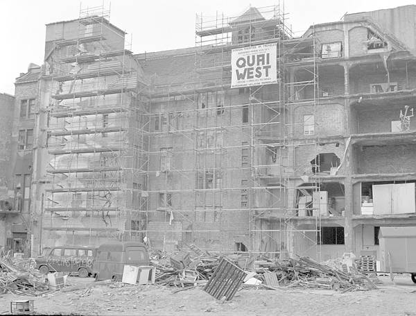 Mai 1992. Berlin. Berlin-Mitte. Oranienburger Strae. Scheunenviertel. Tacheles.