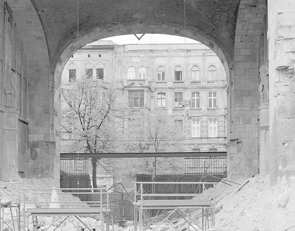 Mai 1992. Berlin. Berlin-Mitte. Oranienburger Strae. Scheunenviertel. Tacheles.