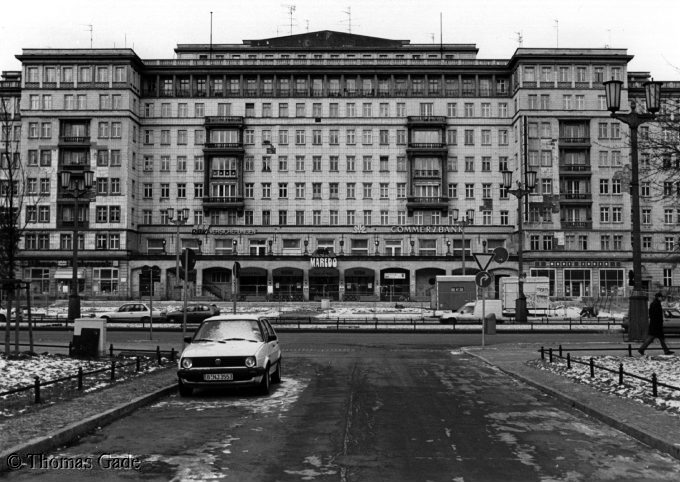 Februar 1996. Berlin. Friedrichshain. Karl-Marx-Allee.