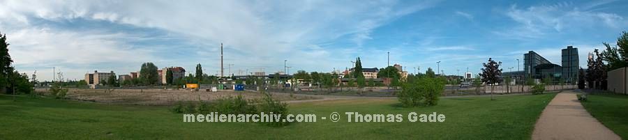 5. 9. 2009. Berlin. Berlin-Mitte. Tiergarten. Moabit. Brachland zwischen Lehrter Stra?, D?itzer Stra?, Heidestra? beim Berliner Hauptbahnhof. (Panorama aus mehreren Einzelfotos)