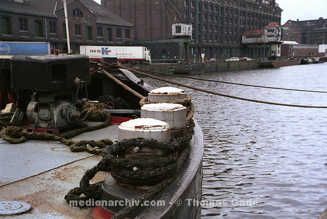 20. 03. 2002. Berlin. Tiergarten. Westhafen.