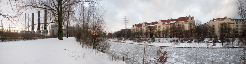 3. 2. 2010. Berlin. Mitte. Wedding. Nordufer. Zugefrorener Berlin-Spandauer-Schifffahrtskanal im Winter. Schnee. Eis