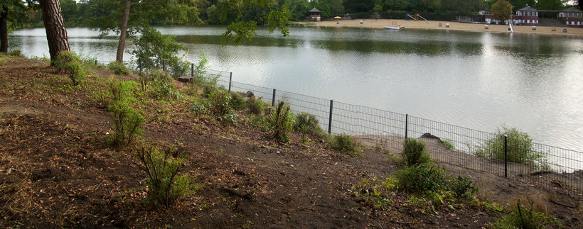 13. 9. 2009. Berlin. Mitte. Wedding. Park Rehberge. Plötzensee. Zaun