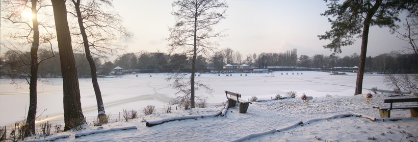 19. 12. 2009. Berlin. Mitte. Wedding. Winter. Zugefrorener Plötzensee