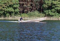 Juni 1999. Mecklenburg-Vorpommern. Feldberger Seen - Gebiet. Der Fischer auf dem Dreetzsee