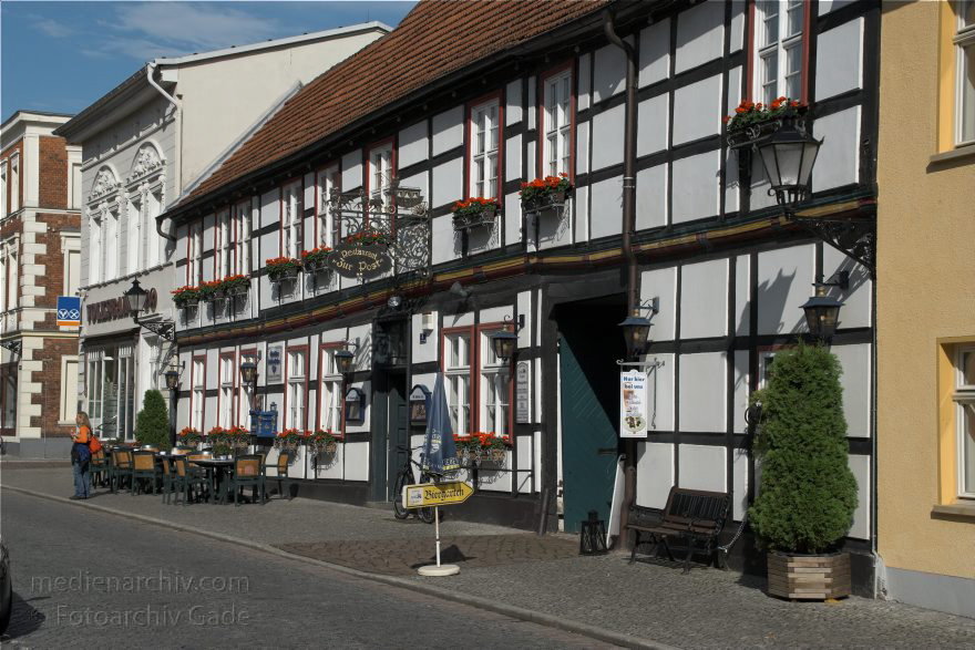 22. 7. 2009. Sachsen-Anhalt. Tangermünde. Kleinstadt an der Elbe in der Altmark. Altstadt mit Fachwerkhusern.