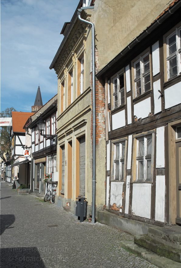 22. 7. 2009. Sachsen-Anhalt. Tangermünde. Kleinstadt an der Elbe in der Altmark. Altstadt mit Fachwerkhusern.