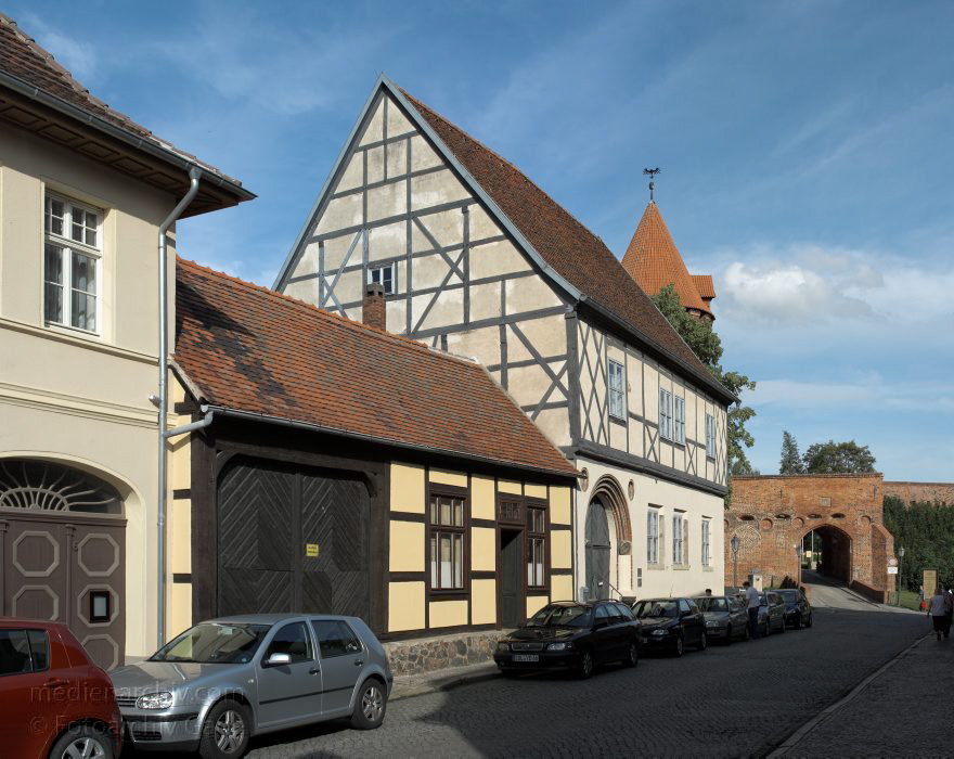 22. 7. 2009. Sachsen-Anhalt. Tangermünde. Kleinstadt an der Elbe in der Altmark. Altstadt mit Fachwerkhusern.  (Bild aus mehreren Einzelaufnahmen)