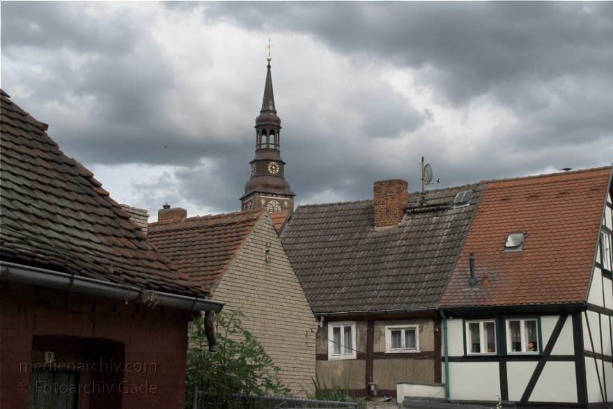 23. 7. 2009. Sachsen-Anhalt. Tangermünde. Kleinstadt an der Elbe in der Altmark. Altstadt mit Fachwerkhusern.