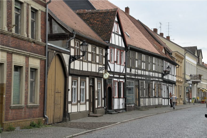 23. 7. 2009. Sachsen-Anhalt. Tangermünde. Kleinstadt an der Elbe in der Altmark. Altstadt mit Fachwerkhusern. Kirchstrae