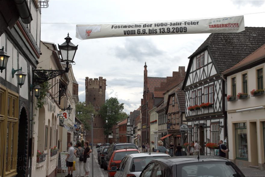23. 7. 2009. Sachsen-Anhalt. Tangermünde. Kleinstadt an der Elbe in der Altmark. Altstadt mit Fachwerkhusern.