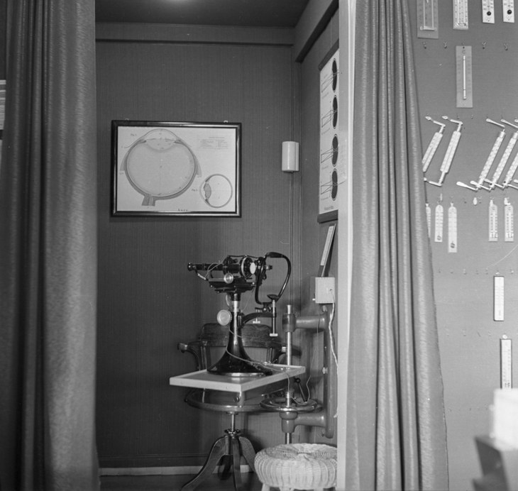 um 1936. Dresden. Instrumente eines Optikers / Augenarztes.