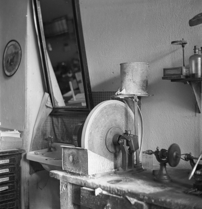 um 1936. Dresden. Instrumente eines Optikers / Augenarztes.